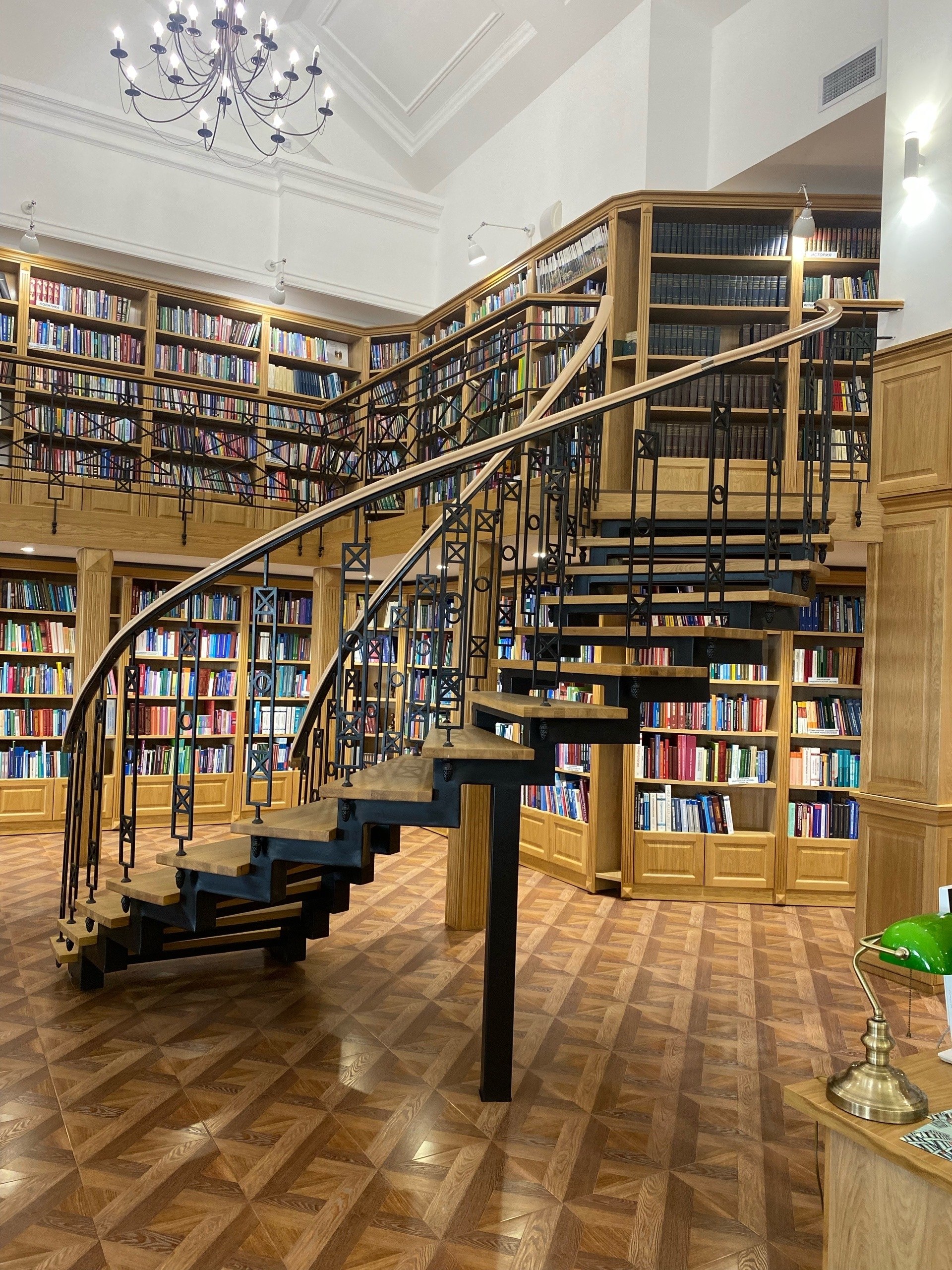 «Hic mortui vivunt, hic muti loquuntur» — «Здесь мёртвые живы, здесь немые говорят» «Hic mortui vivunt, hic muti loquuntur» — «Здесь мёртвые живы, здесь немые говорят»