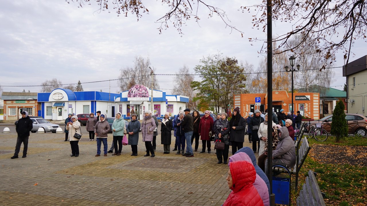 Вчера коллектив районного Дома культуры поздравил жителей поселка с Днём народного единства - с праздником, который символизирует сплоченность, взаимопонимание и ответственность каждого из нас за настоящее и будущее нашей... Вчера коллектив районного Дома культуры поздравил жителей поселка с Днём народного единства - с праздником, который символизирует сплоченность, взаимопонимание и ответственность каждого из нас за настоящее и будущее нашей...