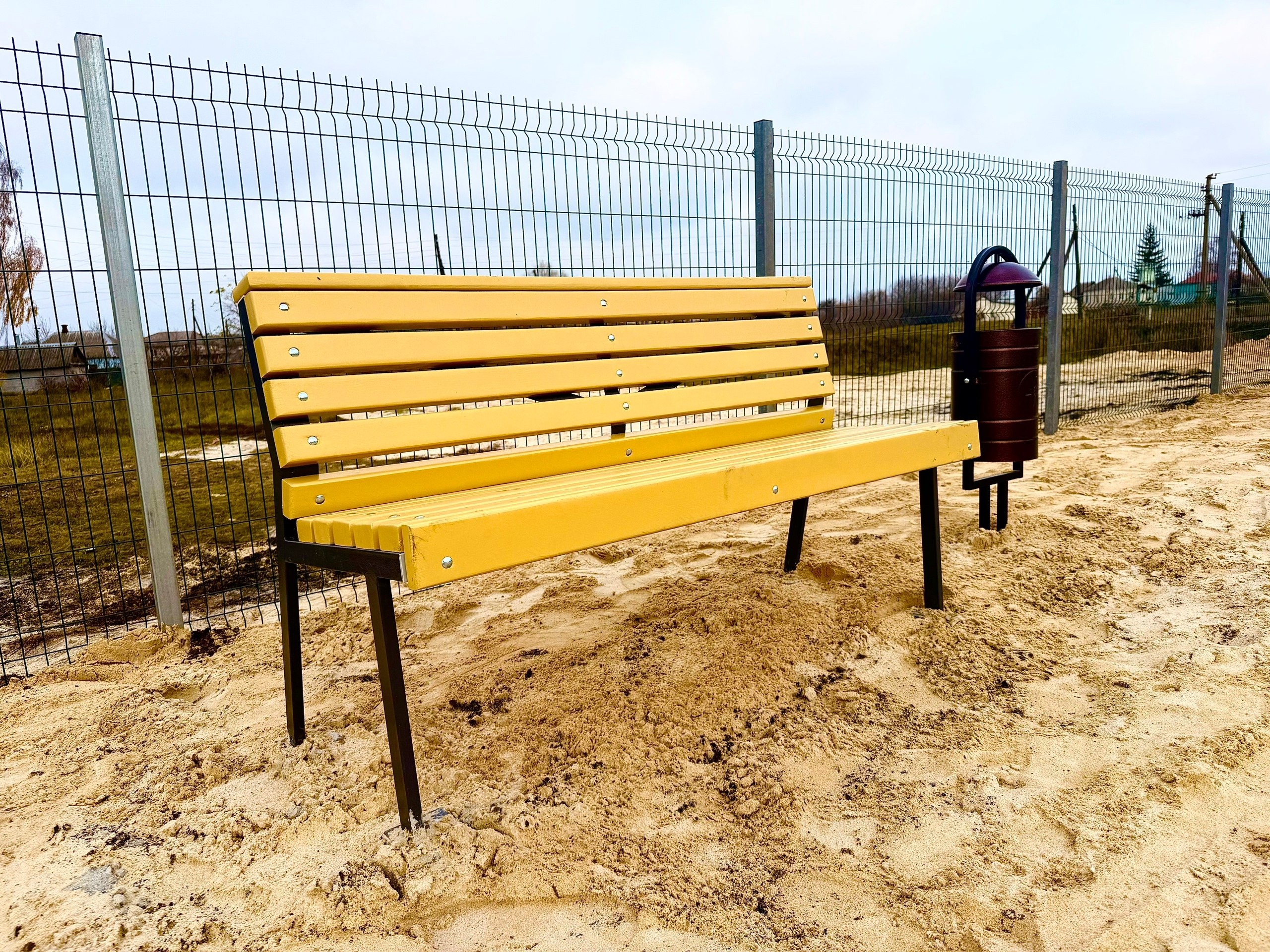 В Афанасьево скоро откроется новая детская площадка.Глава Обоянского района Игорь Глущенко посетил село Афанасьево, чтобы осмотреть новую площадку В Афанасьево скоро откроется новая детская площадка.Глава Обоянского района Игорь Глущенко посетил село Афанасьево, чтобы осмотреть новую площадку