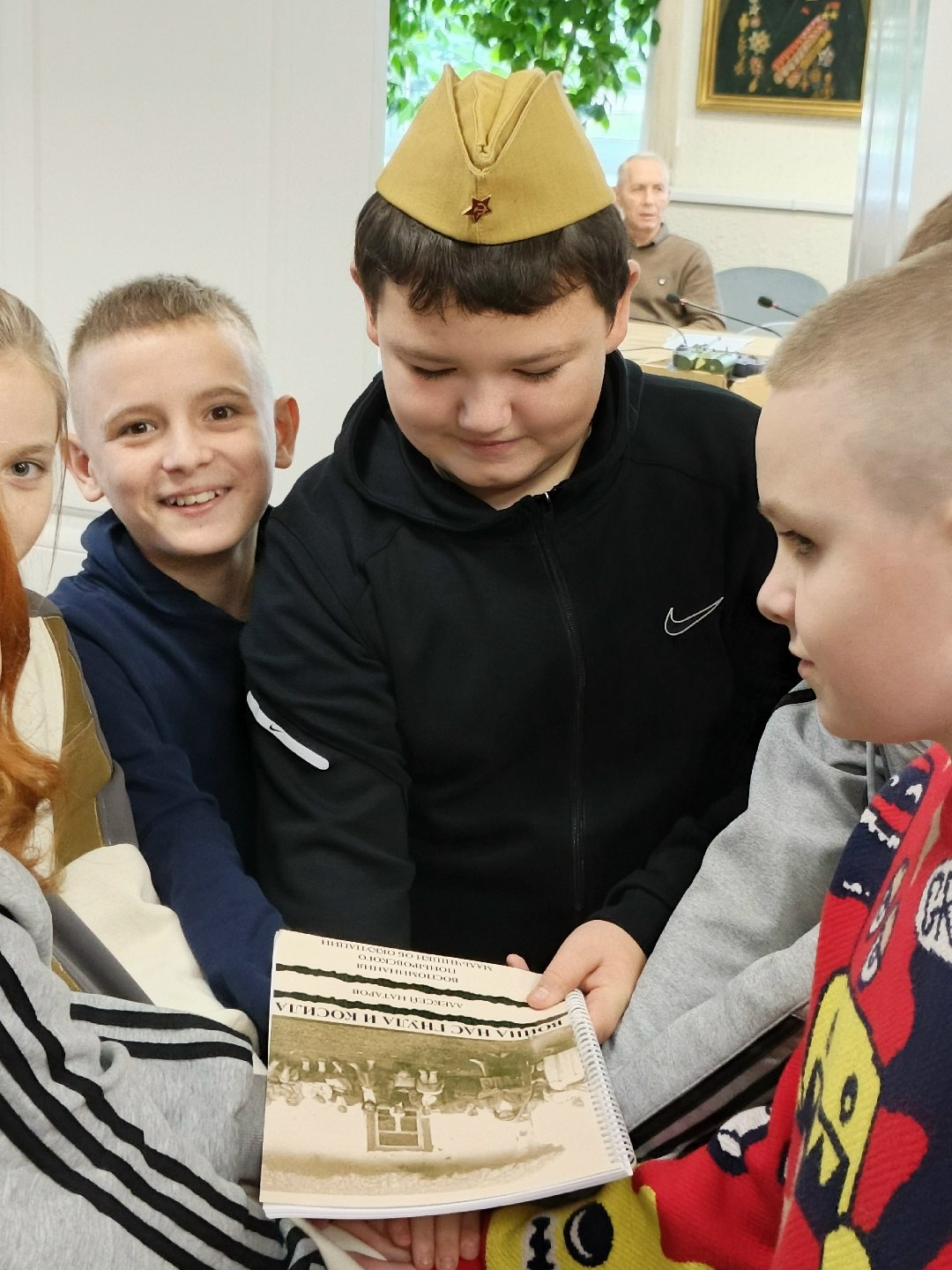 Группа учащихся 5 класса посетили мемориальный комплекс в Понырях Курской области Группа учащихся 5 класса посетили мемориальный комплекс в Понырях Курской области