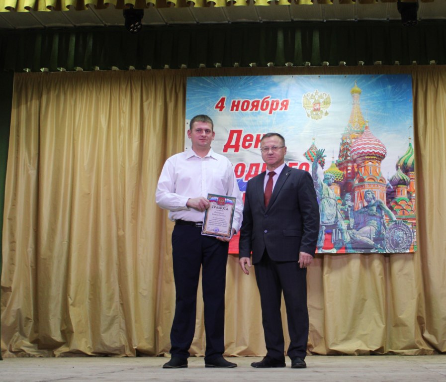 Александр Булгаков: Вручил грамоты музыкантам народного духового оркестра за активное участие в конкурсах и фестивалях районного и областного уровня, популяризацию духовой музыки и сохранение культурных традиций, активную... Александр Булгаков: Вручил грамоты музыкантам народного духового оркестра за активное участие в конкурсах и фестивалях районного и областного уровня, популяризацию духовой музыки и сохранение культурных традиций, активную...