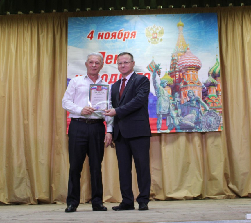 Александр Булгаков: Вручил грамоты музыкантам народного духового оркестра за активное участие в конкурсах и фестивалях районного и областного уровня, популяризацию духовой музыки и сохранение культурных традиций, активную... Александр Булгаков: Вручил грамоты музыкантам народного духового оркестра за активное участие в конкурсах и фестивалях районного и областного уровня, популяризацию духовой музыки и сохранение культурных традиций, активную...