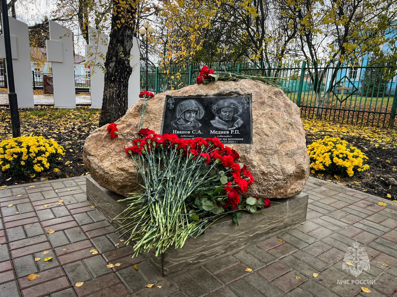 Память о погибших севастопольских пиротехниках увековечили в Курской области Память о погибших севастопольских пиротехниках увековечили в Курской области