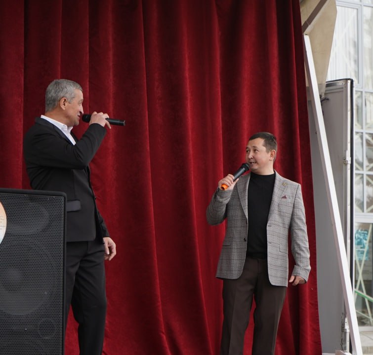 Вчера коллектив районного Дома культуры поздравил жителей поселка с Днём народного единства - с праздником, который символизирует сплоченность, взаимопонимание и ответственность каждого из нас за настоящее и будущее нашей... Вчера коллектив районного Дома культуры поздравил жителей поселка с Днём народного единства - с праздником, который символизирует сплоченность, взаимопонимание и ответственность каждого из нас за настоящее и будущее нашей...