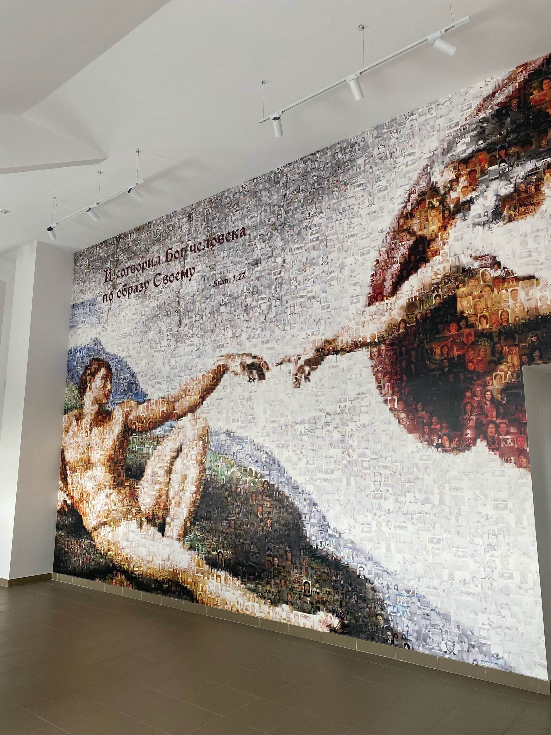 «Hic mortui vivunt, hic muti loquuntur» — «Здесь мёртвые живы, здесь немые говорят» «Hic mortui vivunt, hic muti loquuntur» — «Здесь мёртвые живы, здесь немые говорят»