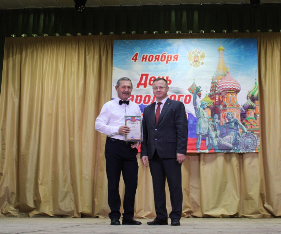 Александр Булгаков: Вручил грамоты музыкантам народного духового оркестра за активное участие в конкурсах и фестивалях районного и областного уровня, популяризацию духовой музыки и сохранение культурных традиций, активную... Александр Булгаков: Вручил грамоты музыкантам народного духового оркестра за активное участие в конкурсах и фестивалях районного и областного уровня, популяризацию духовой музыки и сохранение культурных традиций, активную...