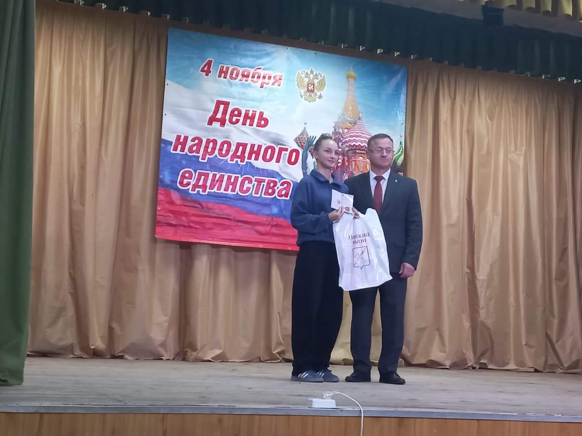 Александр Булгаков: Принял участие в торжественной церемонии вручения паспортов юным гражданам России нашего района Александр Булгаков: Принял участие в торжественной церемонии вручения паспортов юным гражданам России нашего района