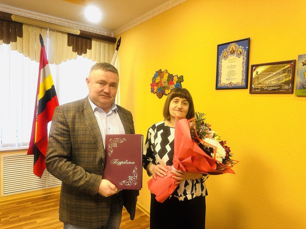 Олег Быковский: Сегодня день рождения Елены Николаевны Березуцкой, начальника Управления финансов Администрации Октябрьского района