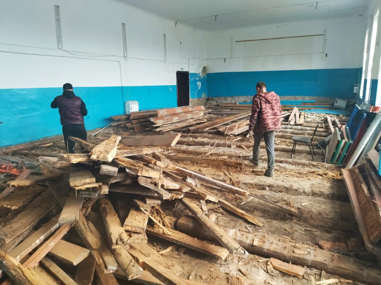 Андрей Амерев: В настоящее время, в рамках регионального проекта «Семейные ценности и инфраструктура культуры», в Среднеапоченском сельском доме культуры проходит капитальный ремонт Андрей Амерев: В настоящее время, в рамках регионального проекта «Семейные ценности и инфраструктура культуры», в Среднеапоченском сельском доме культуры проходит капитальный ремонт