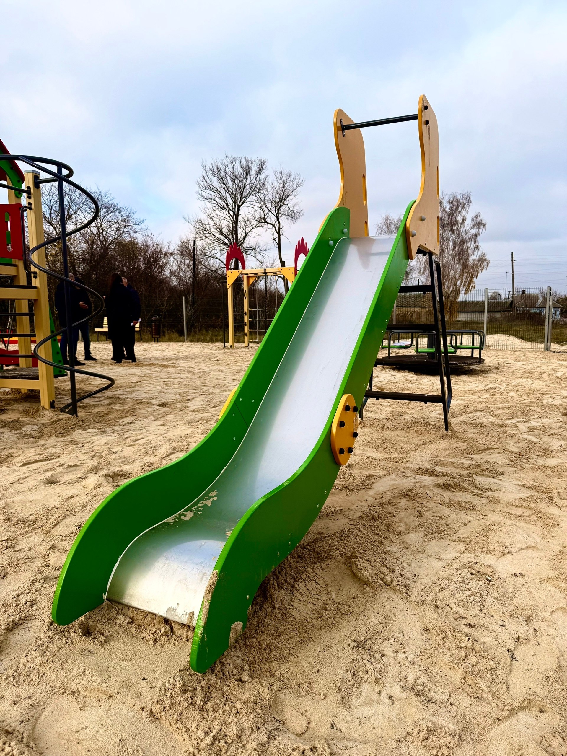 В Афанасьево скоро откроется новая детская площадка.Глава Обоянского района Игорь Глущенко посетил село Афанасьево, чтобы осмотреть новую площадку В Афанасьево скоро откроется новая детская площадка.Глава Обоянского района Игорь Глущенко посетил село Афанасьево, чтобы осмотреть новую площадку