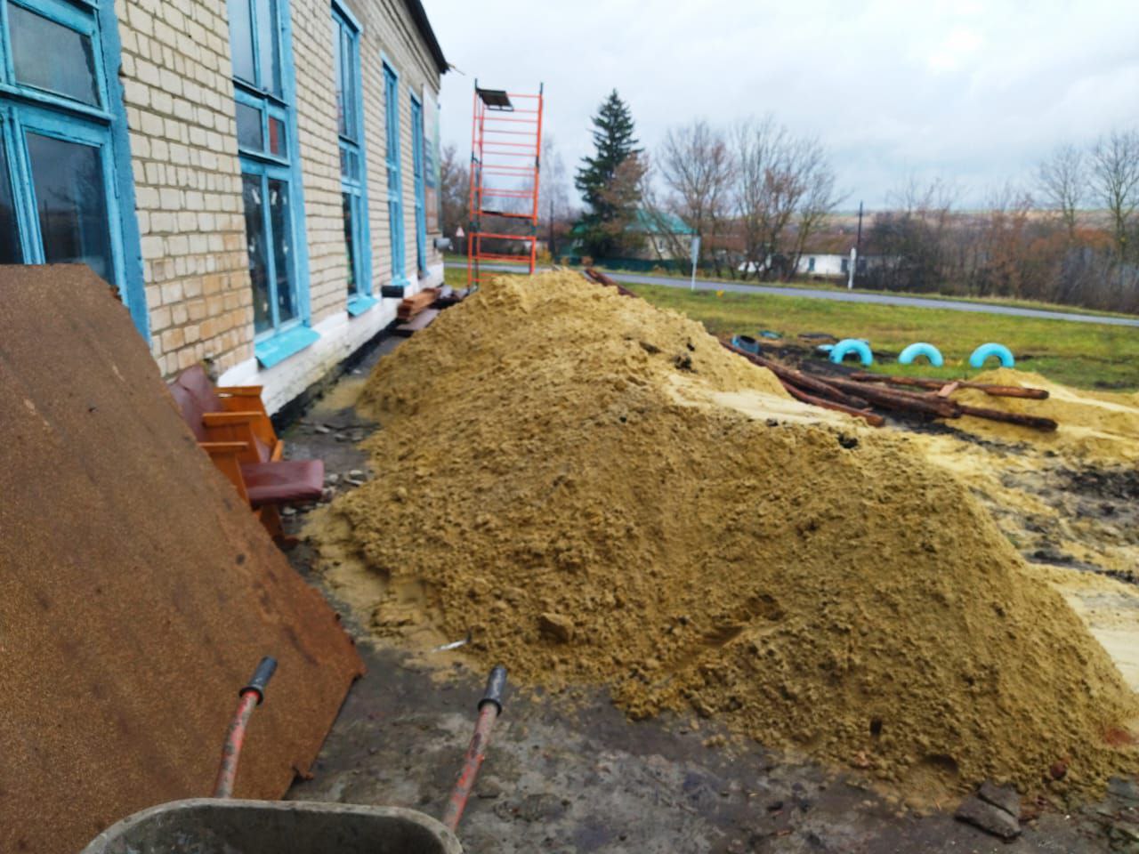 Андрей Амерев: В настоящее время, в рамках регионального проекта «Семейные ценности и инфраструктура культуры», в Среднеапоченском сельском доме культуры проходит капитальный ремонт Андрей Амерев: В настоящее время, в рамках регионального проекта «Семейные ценности и инфраструктура культуры», в Среднеапоченском сельском доме культуры проходит капитальный ремонт