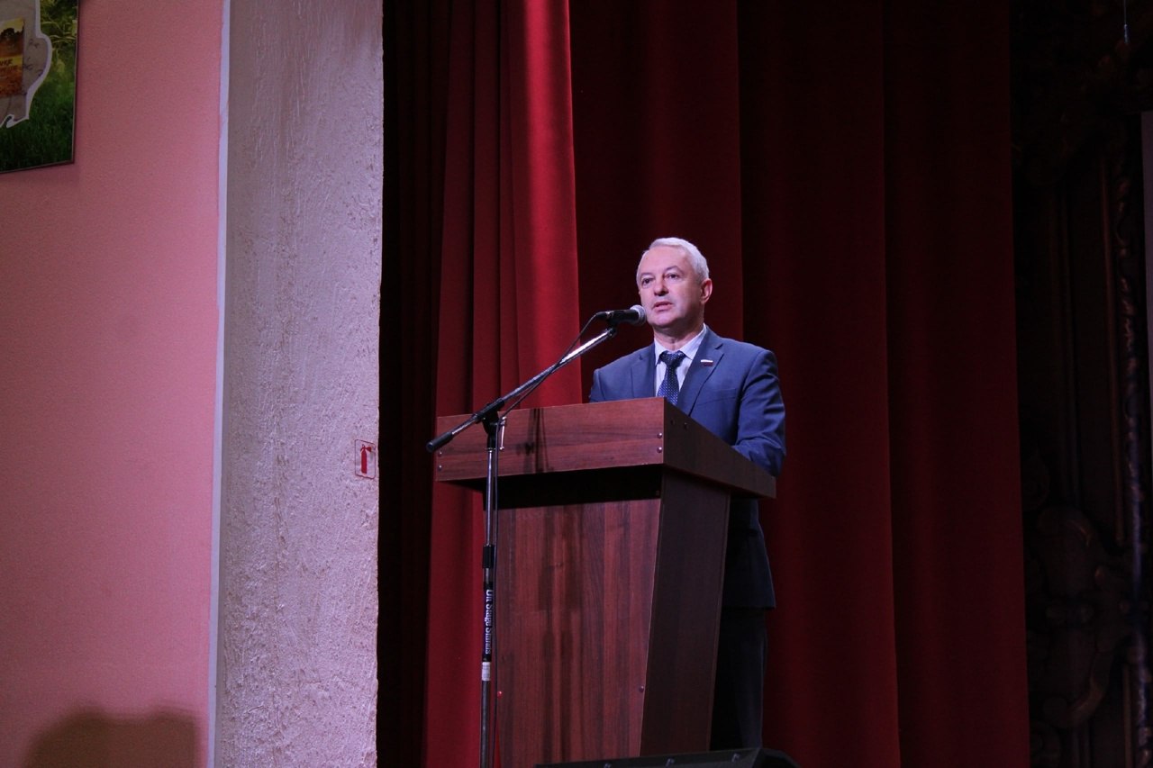 В преддверии Дня народного единства в Солнцевском районном доме культуры состоялся благотворительный концерт под названием «В единстве наша сила!» В преддверии Дня народного единства в Солнцевском районном доме культуры состоялся благотворительный концерт под названием «В единстве наша сила!»