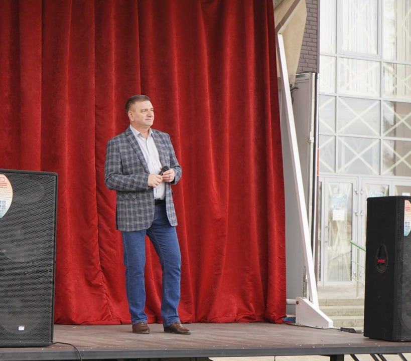 Вчера коллектив районного Дома культуры поздравил жителей поселка с Днём народного единства - с праздником, который символизирует сплоченность, взаимопонимание и ответственность каждого из нас за настоящее и будущее нашей... Вчера коллектив районного Дома культуры поздравил жителей поселка с Днём народного единства - с праздником, который символизирует сплоченность, взаимопонимание и ответственность каждого из нас за настоящее и будущее нашей...