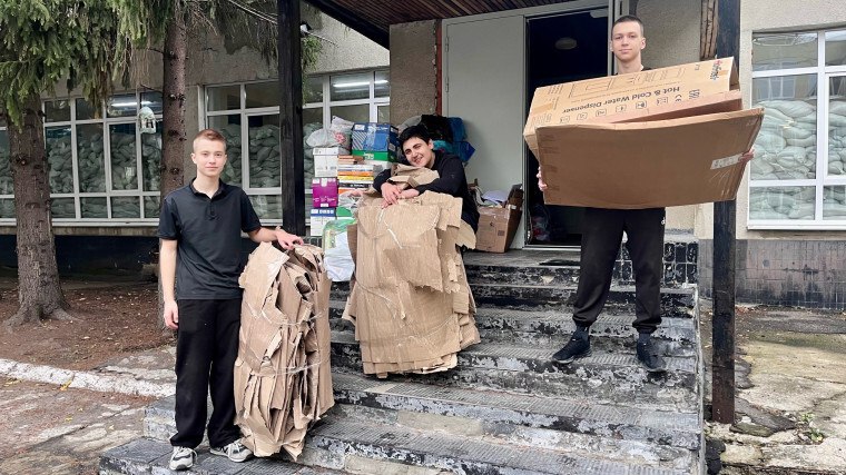 Осенние каникулы лицеисты провели с пользой для экологии и приняли участие в экологической акции «Сдай макулатуру - спаси дерево» в рамках реализации национального проекта «Экологическое благополучие»