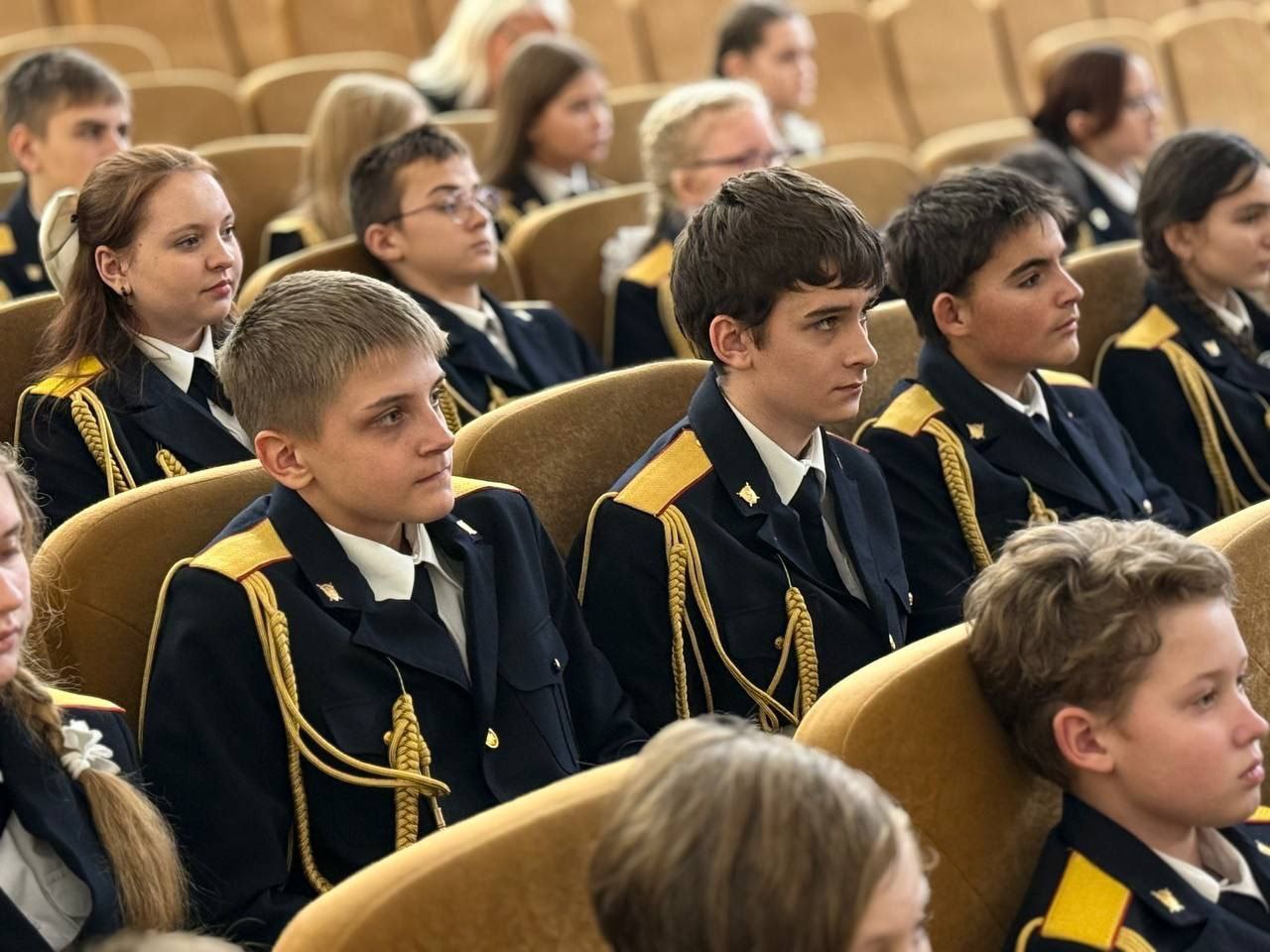 В День военного разведчика в память о Герое России Артуре Лапшине состоялся телемост между сотрудниками СК России и кадетами ведомства из Курска и Тамбова В День военного разведчика в память о Герое России Артуре Лапшине состоялся телемост между сотрудниками СК России и кадетами ведомства из Курска и Тамбова