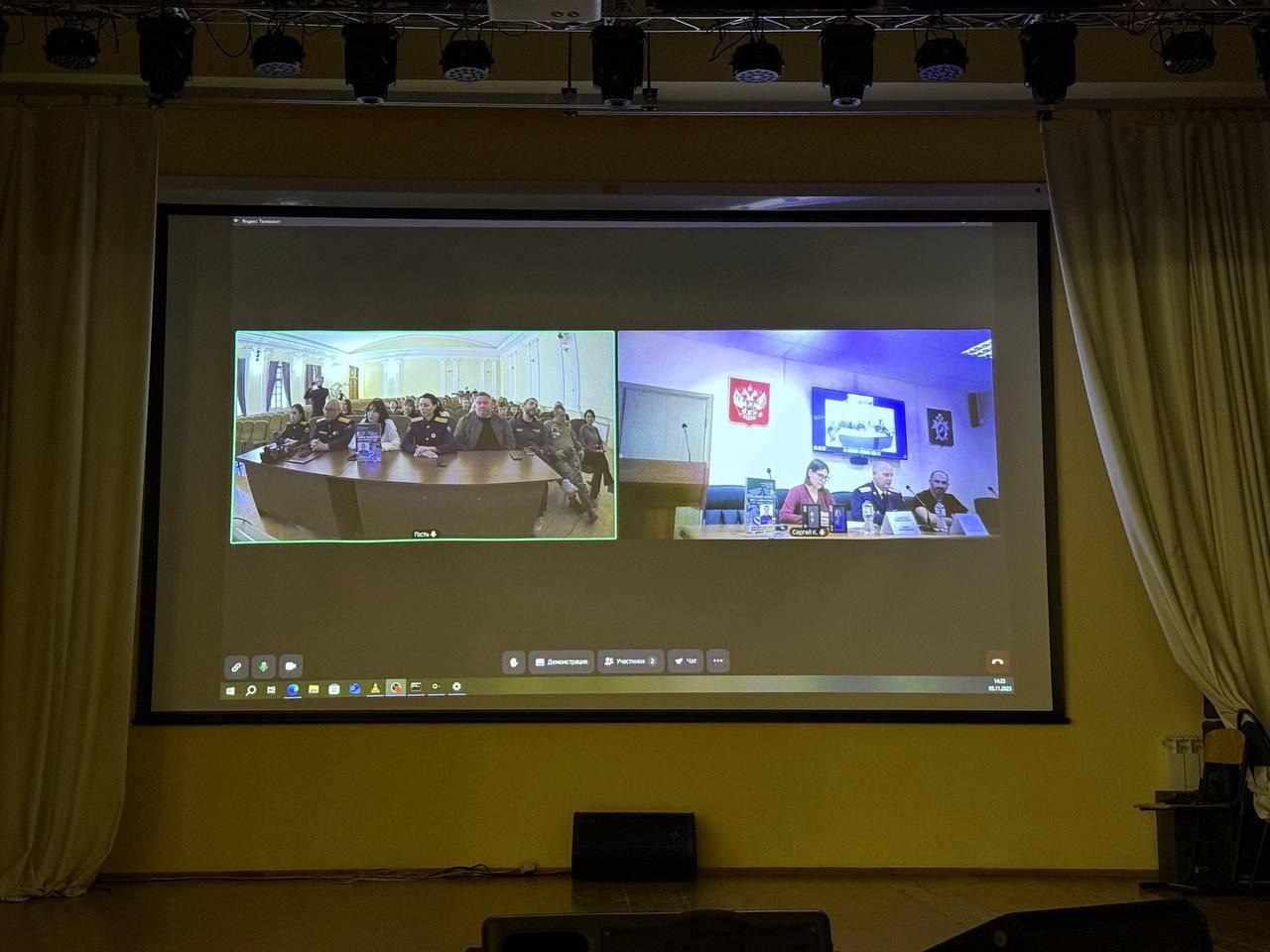 В День военного разведчика в память о Герое России Артуре Лапшине состоялся телемост между сотрудниками СК России и кадетами ведомства из Курска и Тамбова В День военного разведчика в память о Герое России Артуре Лапшине состоялся телемост между сотрудниками СК России и кадетами ведомства из Курска и Тамбова