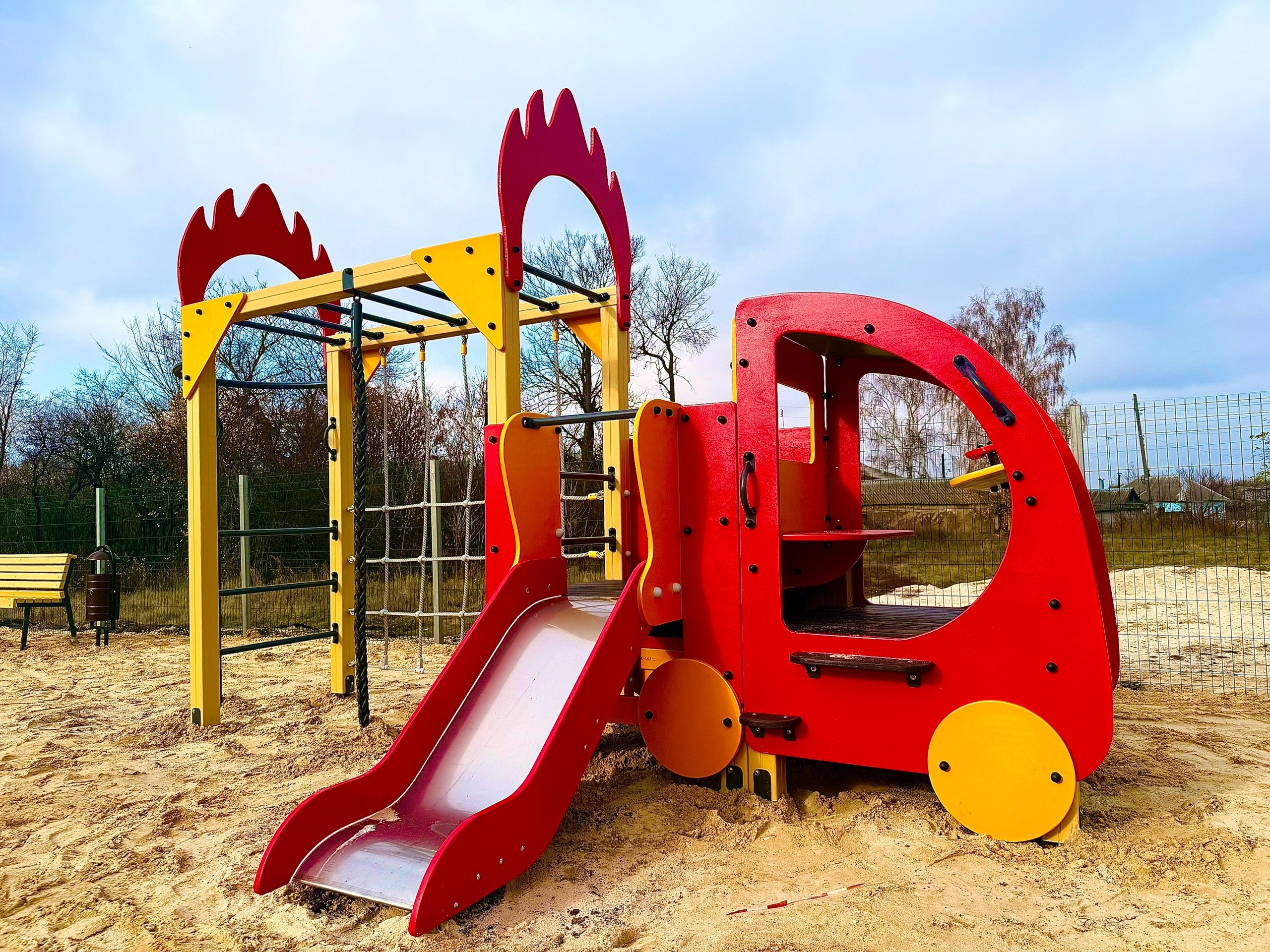 В Афанасьево скоро откроется новая детская площадка.Глава Обоянского района Игорь Глущенко посетил село Афанасьево, чтобы осмотреть новую площадку В Афанасьево скоро откроется новая детская площадка.Глава Обоянского района Игорь Глущенко посетил село Афанасьево, чтобы осмотреть новую площадку