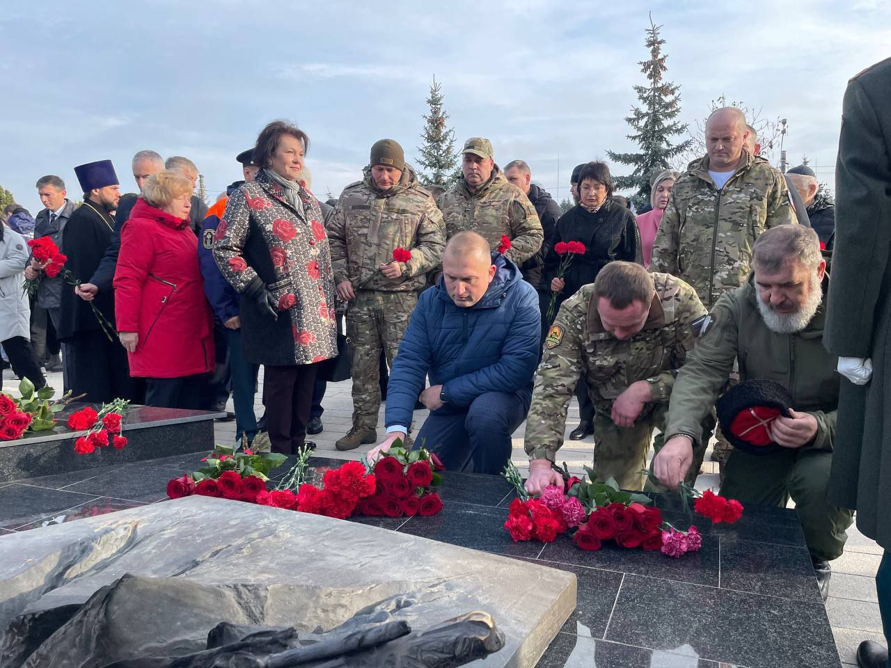 Тысячи ветеранов специальной военной операции во всех регионах страны приняли участие в праздничных мероприятиях в честь Дня народного единства Тысячи ветеранов специальной военной операции во всех регионах страны приняли участие в праздничных мероприятиях в честь Дня народного единства