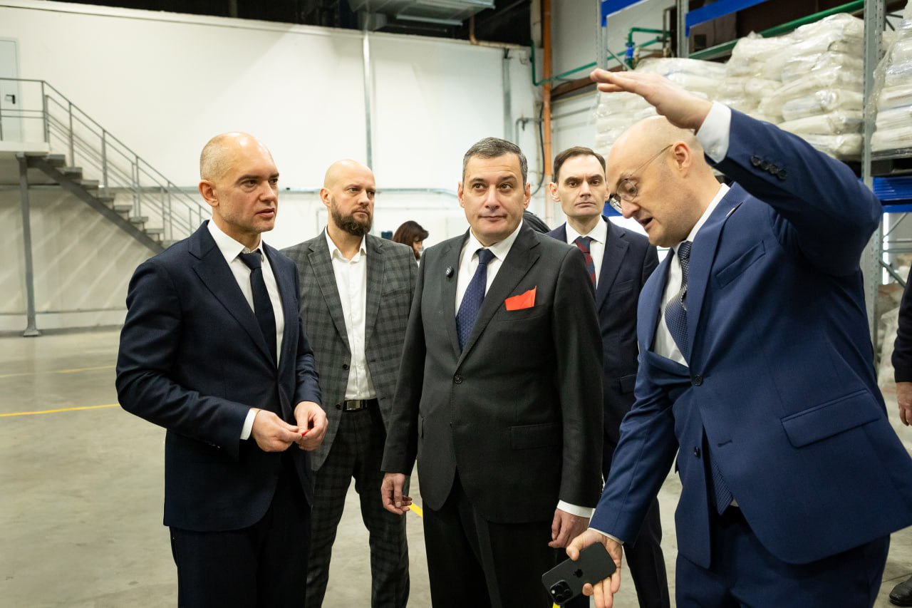 Евгений Маслов: Курский электроаппаратный завод отмечает 80-летие Евгений Маслов: Курский электроаппаратный завод отмечает 80-летие