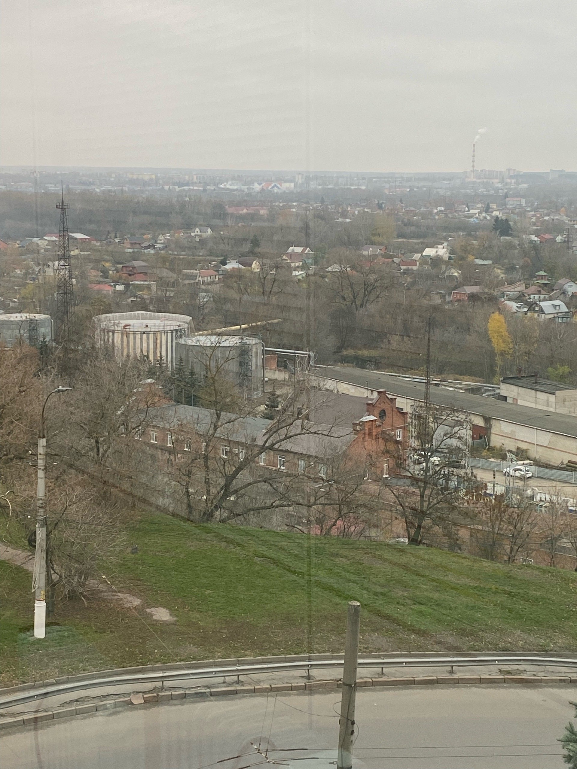 На Нижней Набережной, 9, у реки Тускарь, расположен ансамбль промышленных зданий, построенный в 1903–1936 гг. и расширенный во 2-й пол
