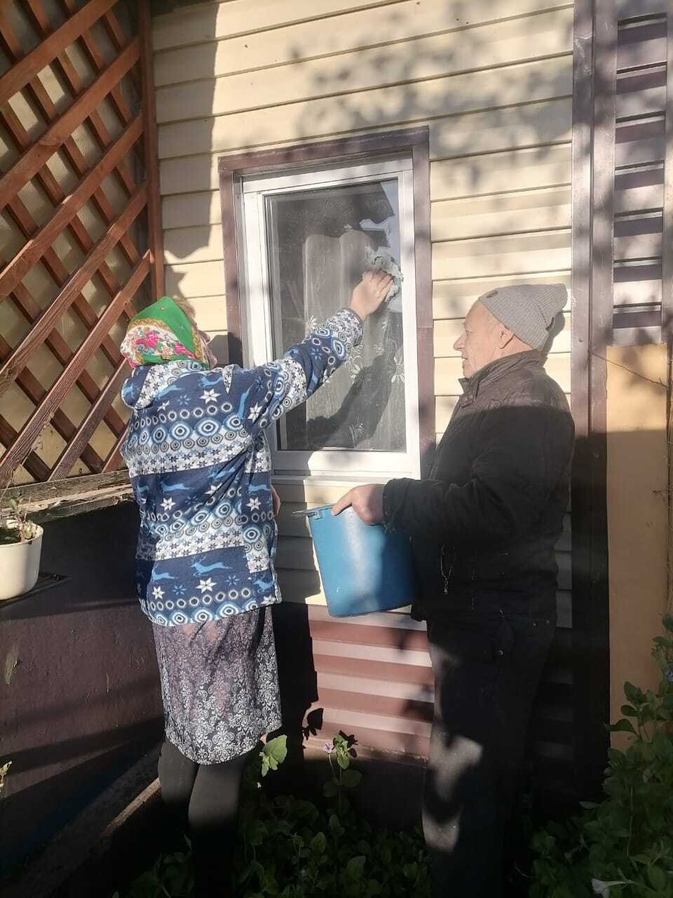 В рамках акции «Забота в каждый дом» волонтёры Льговского межрайонного центра социального обслуживания активно помогают получателям социальных услуг Центра В рамках акции «Забота в каждый дом» волонтёры Льговского межрайонного центра социального обслуживания активно помогают получателям социальных услуг Центра