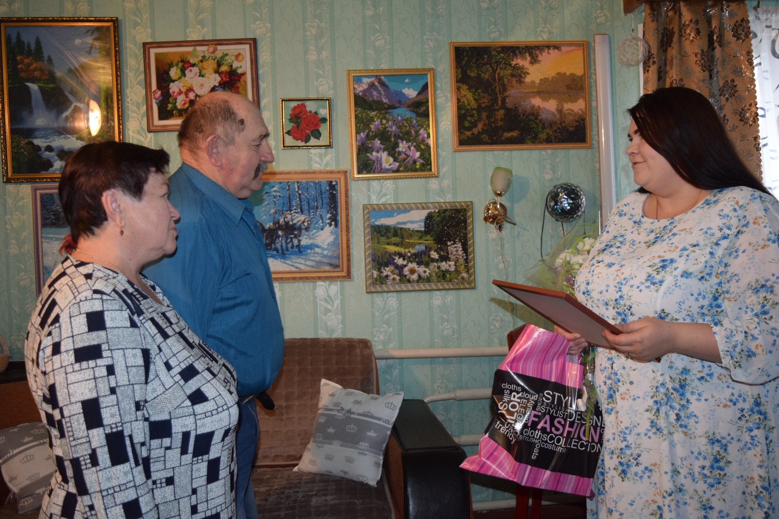 Сегодня Алексей Иванович и Галина Борисовна Стекачевы из посёлка Возы отмечают 50-летие своей супружеской жизни Сегодня Алексей Иванович и Галина Борисовна Стекачевы из посёлка Возы отмечают 50-летие своей супружеской жизни