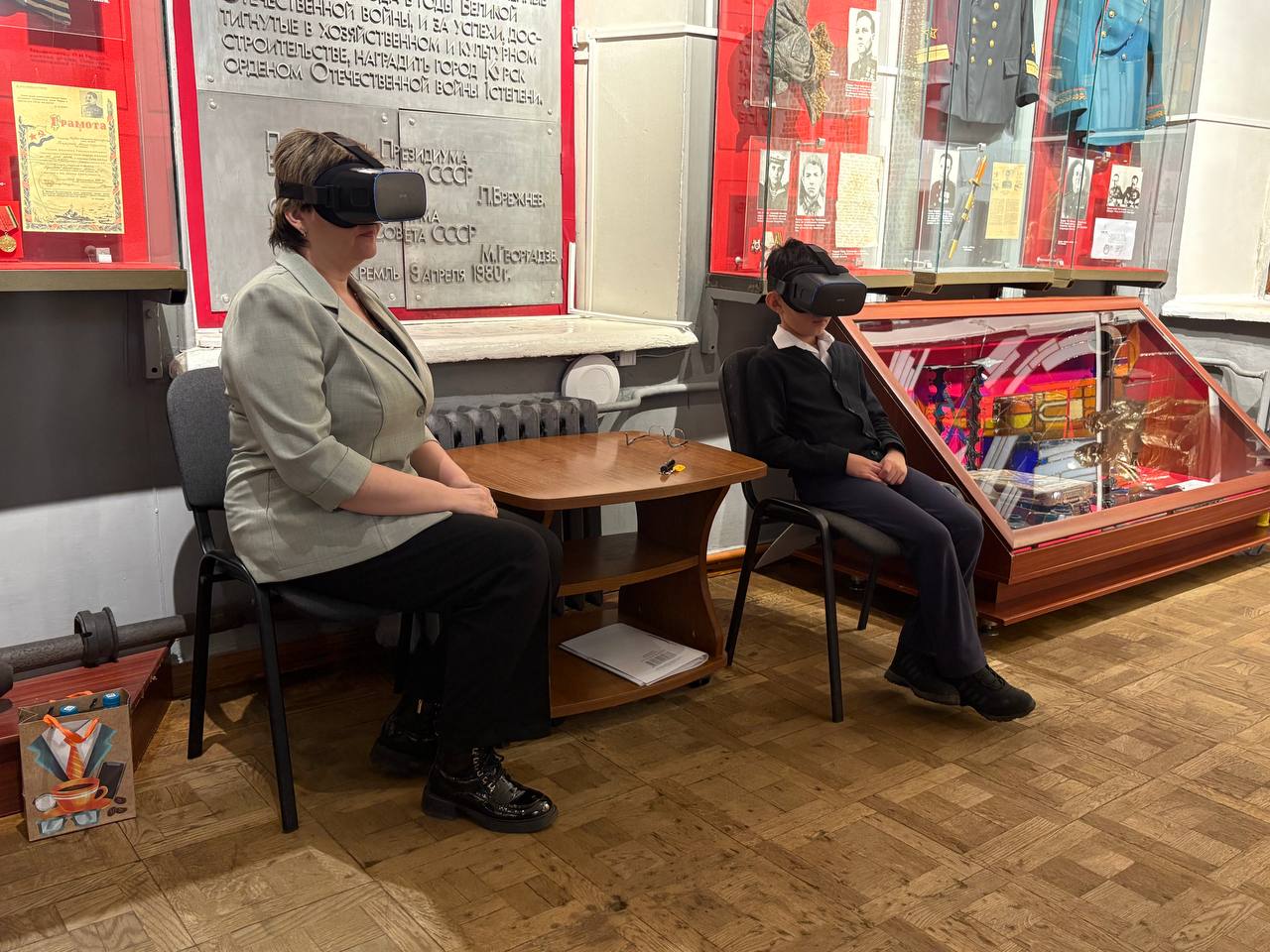 Александра Шайкина, экскурсовод Курского областного краеведческого музея, провела военно-патриотическую экскурсию для Абдулазиза Айдарова, победителя Всероссийского детского конкурса «Горжусь Победой!» Александра Шайкина, экскурсовод Курского областного краеведческого музея, провела военно-патриотическую экскурсию для Абдулазиза Айдарова, победителя Всероссийского детского конкурса «Горжусь Победой!»