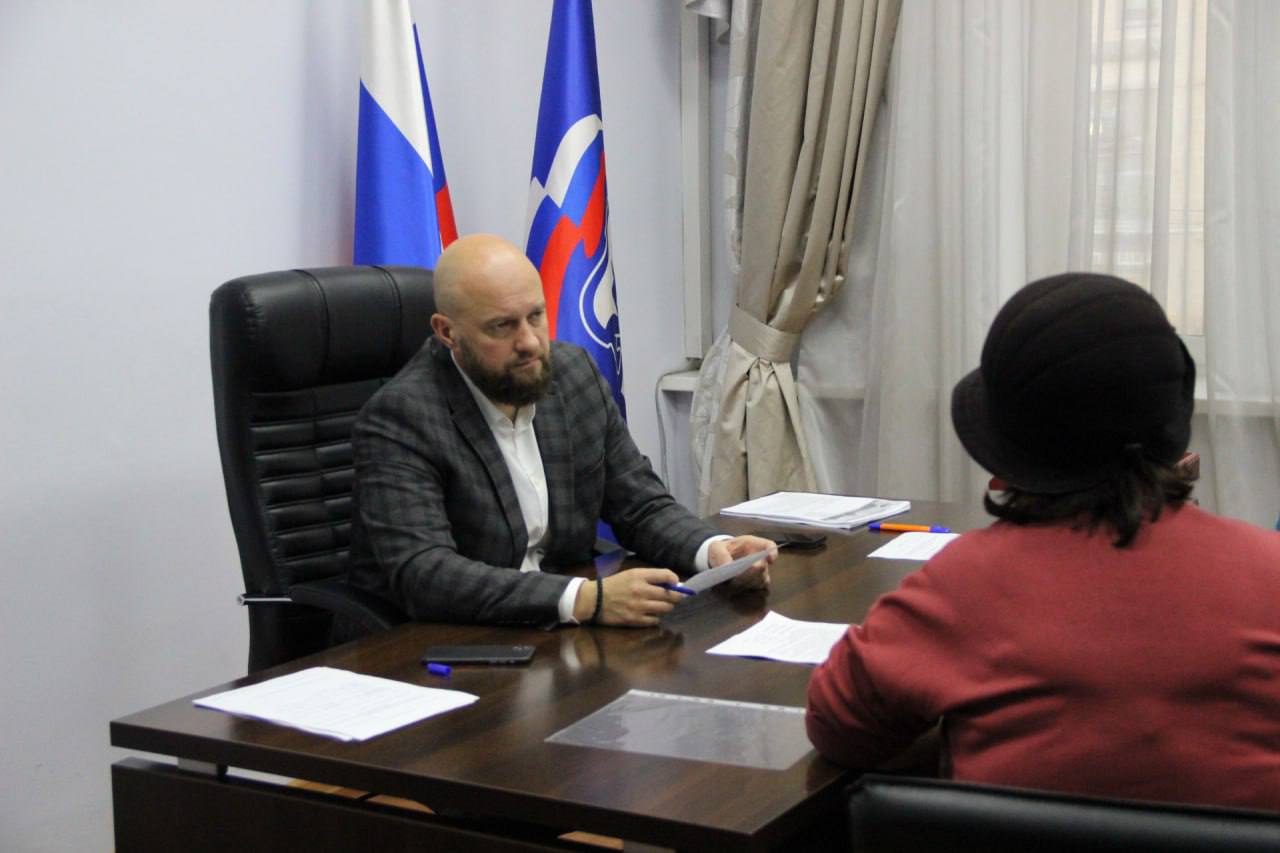 Евгений Маслов: Принял участие в неделе приема граждан по вопросам ЖКХ в региональной общественной приемной партии «Единая Россия», ответив на вопросы жителей Курска на личном приеме. Евгений Маслов: Принял участие в неделе приема граждан по вопросам ЖКХ в региональной общественной приемной партии «Единая Россия», ответив на вопросы жителей Курска на личном приеме.