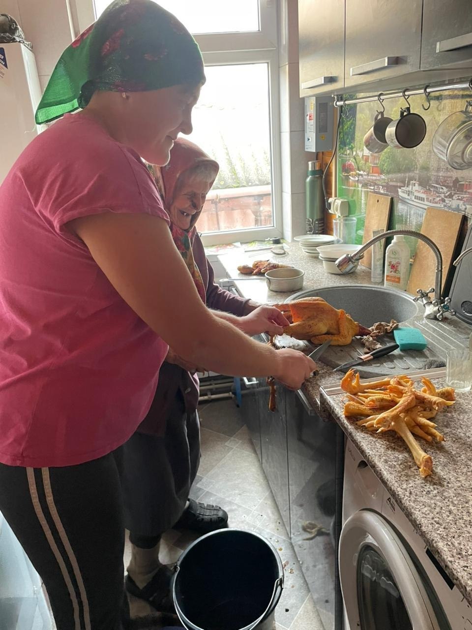 В рамках акции «Забота в каждый дом» волонтёры Льговского межрайонного центра социального обслуживания активно помогают получателям социальных услуг Центра В рамках акции «Забота в каждый дом» волонтёры Льговского межрайонного центра социального обслуживания активно помогают получателям социальных услуг Центра