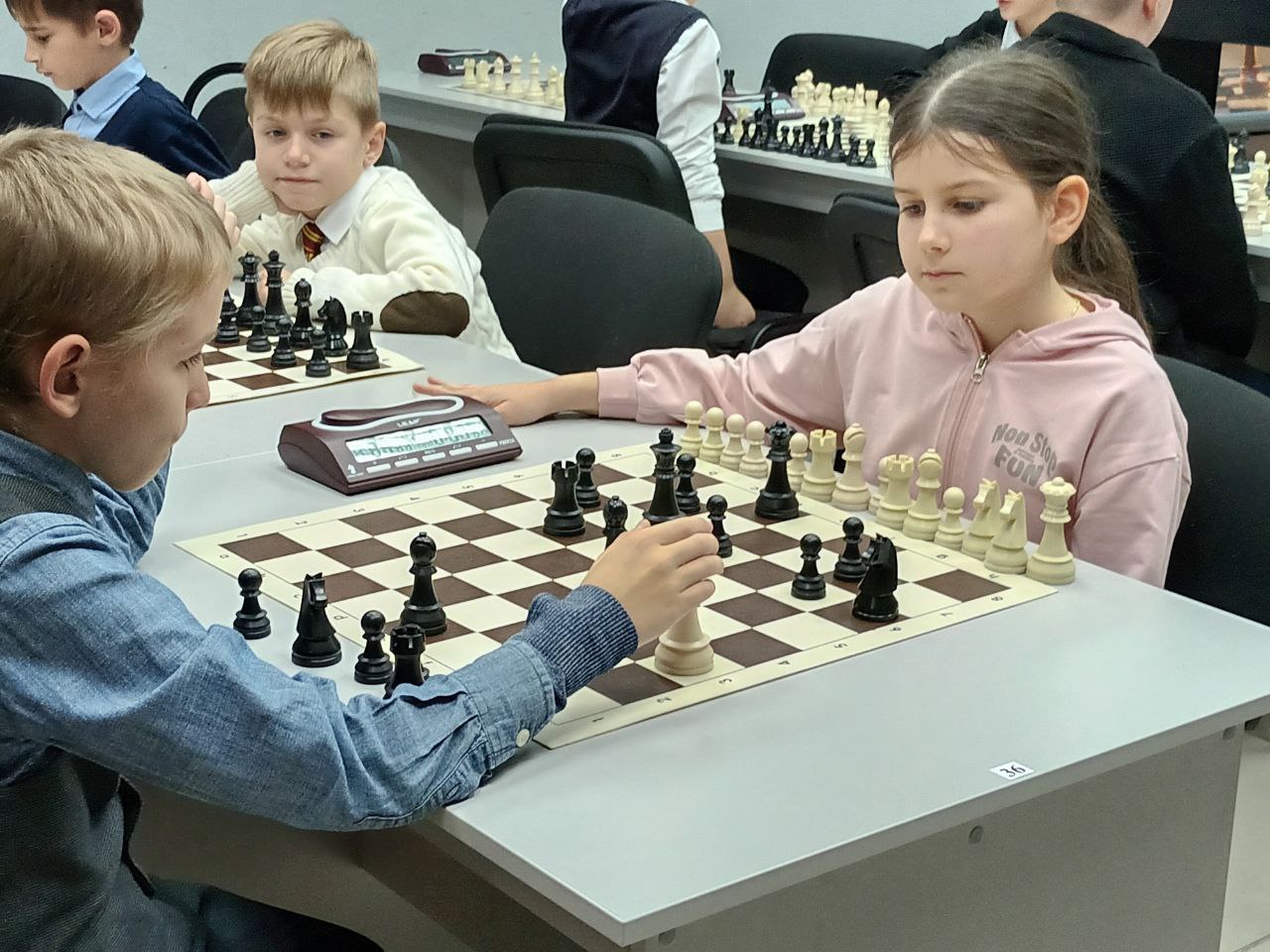 Геннадий Енютин: Команда учащиеся 1 – 7-х классов из Сеймицкой, Солнцевской и Никольской школ приняла участие в областном массовом мероприятии «Шахматный турнир обучающихся общеобразовательных организаций Курской области»... Геннадий Енютин: Команда учащиеся 1 – 7-х классов из Сеймицкой, Солнцевской и Никольской школ приняла участие в областном массовом мероприятии «Шахматный турнир обучающихся общеобразовательных организаций Курской области»...