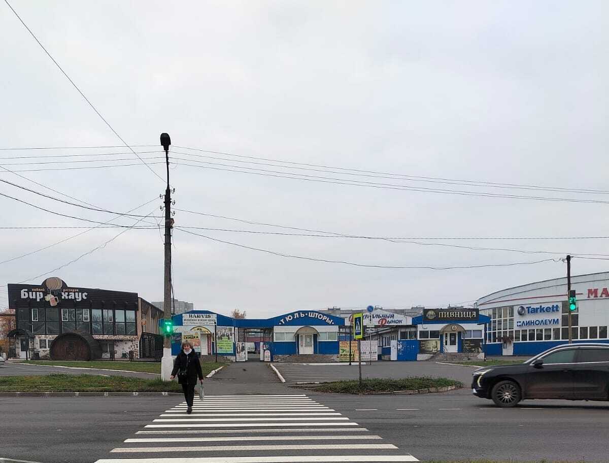 В Железногорске на улице Димитрова обновляют дорожную разметку