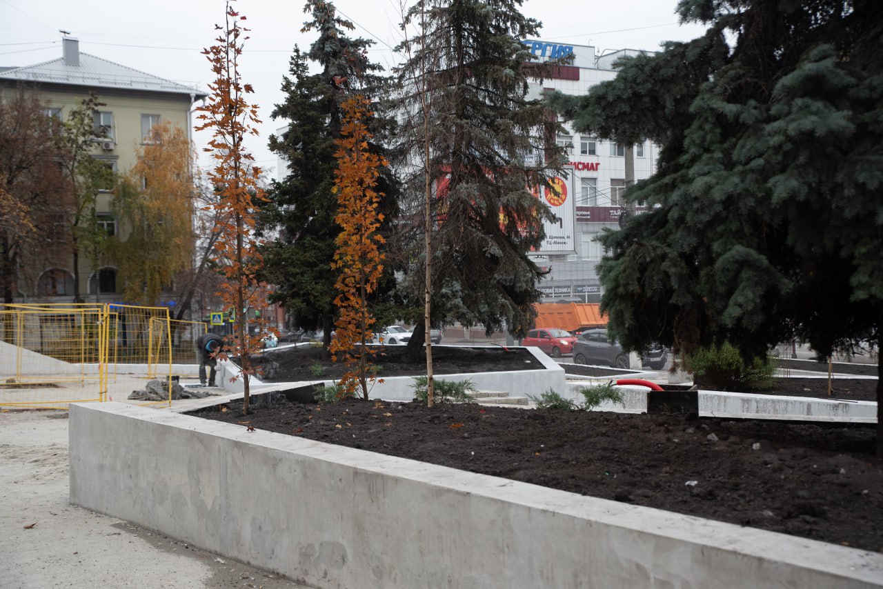 Долгожданное благоустройство сквера у «Куряночки» завершено на 81% Долгожданное благоустройство сквера у «Куряночки» завершено на 81%