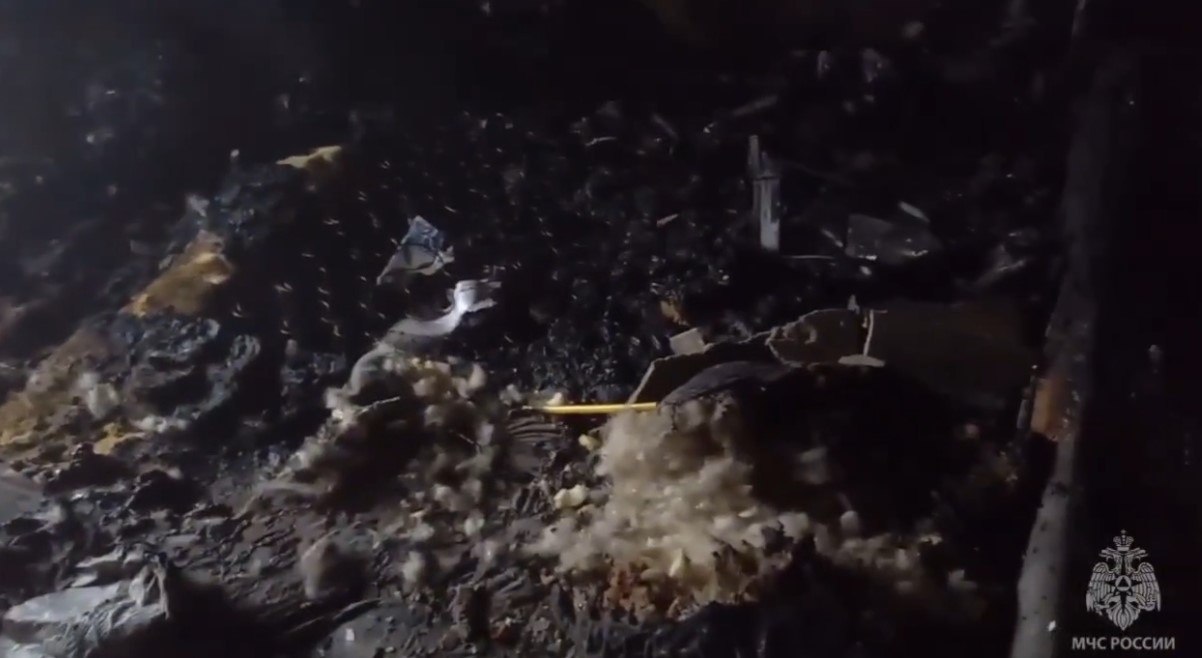 Пожарные МЧС спасли ребёнка из горящей квартиры на улице Ленина в Курске Пожарные МЧС спасли ребёнка из горящей квартиры на улице Ленина в Курске