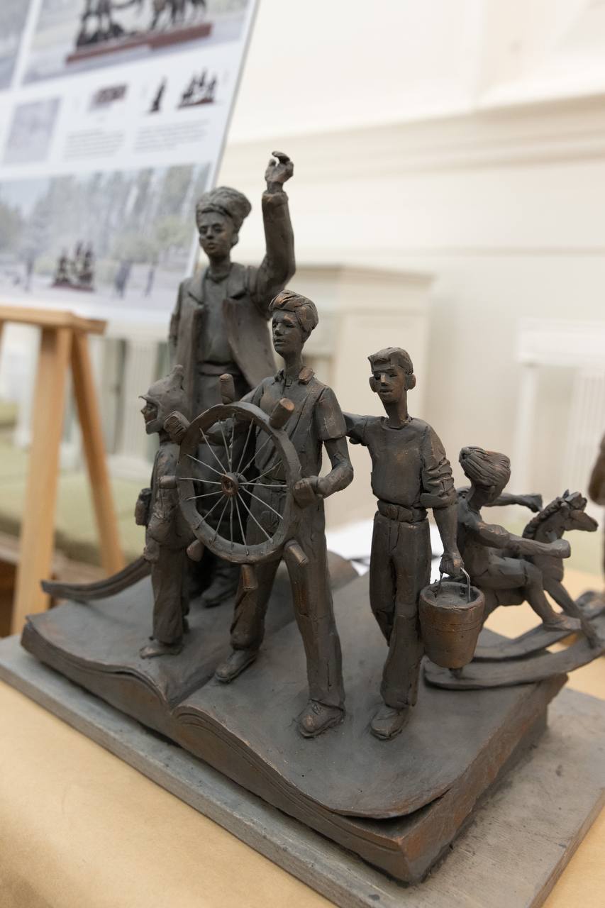 В Курске стартовало онлайн-голосование за лучший проект скульптурной композиции, посвященной Аркадию Гайдару и тимуровцам В Курске стартовало онлайн-голосование за лучший проект скульптурной композиции, посвященной Аркадию Гайдару и тимуровцам