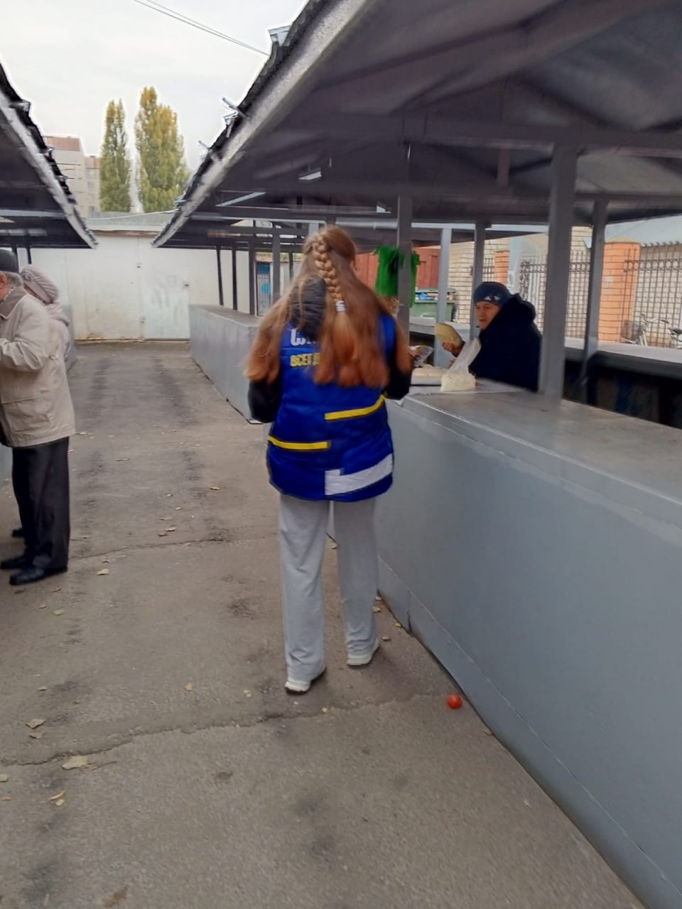 Активисты ЛДПР ведут живой диалог с гражданами Активисты ЛДПР ведут живой диалог с гражданами