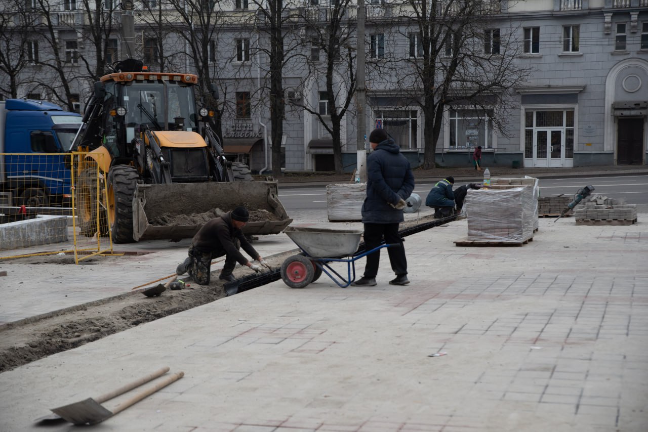 Долгожданное благоустройство сквера у «Куряночки» завершено на 81% Долгожданное благоустройство сквера у «Куряночки» завершено на 81%