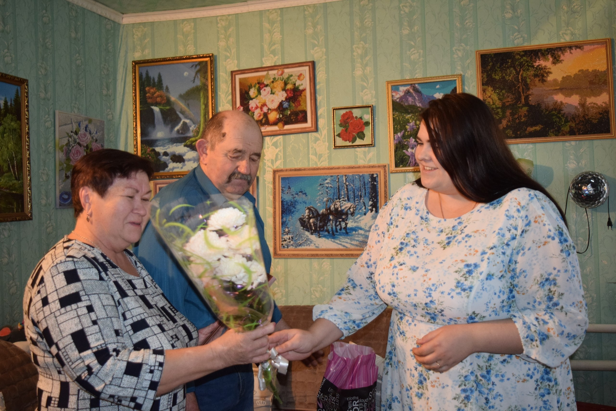 Сегодня Алексей Иванович и Галина Борисовна Стекачевы из посёлка Возы отмечают 50-летие своей супружеской жизни Сегодня Алексей Иванович и Галина Борисовна Стекачевы из посёлка Возы отмечают 50-летие своей супружеской жизни