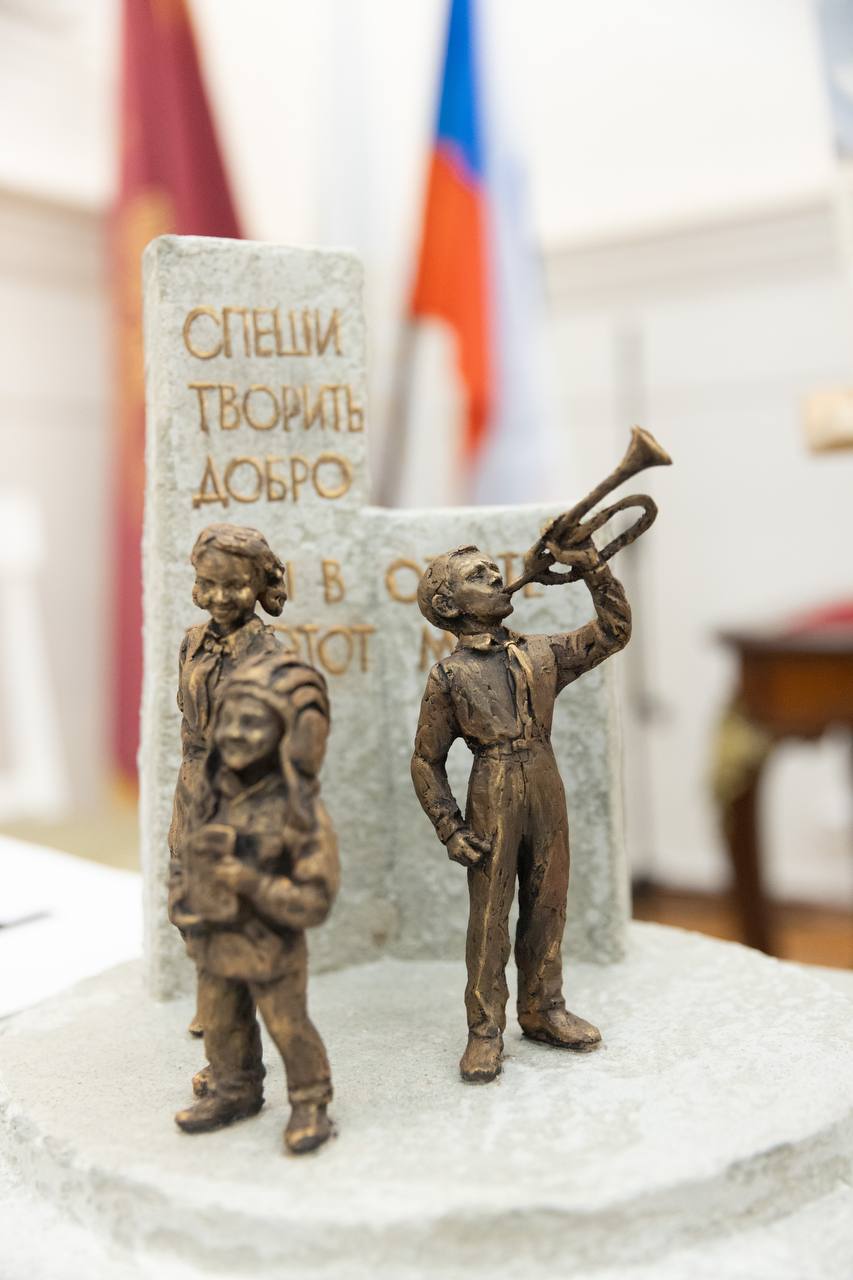 В Курске стартовало онлайн-голосование за лучший проект скульптурной композиции, посвященной Аркадию Гайдару и тимуровцам В Курске стартовало онлайн-голосование за лучший проект скульптурной композиции, посвященной Аркадию Гайдару и тимуровцам