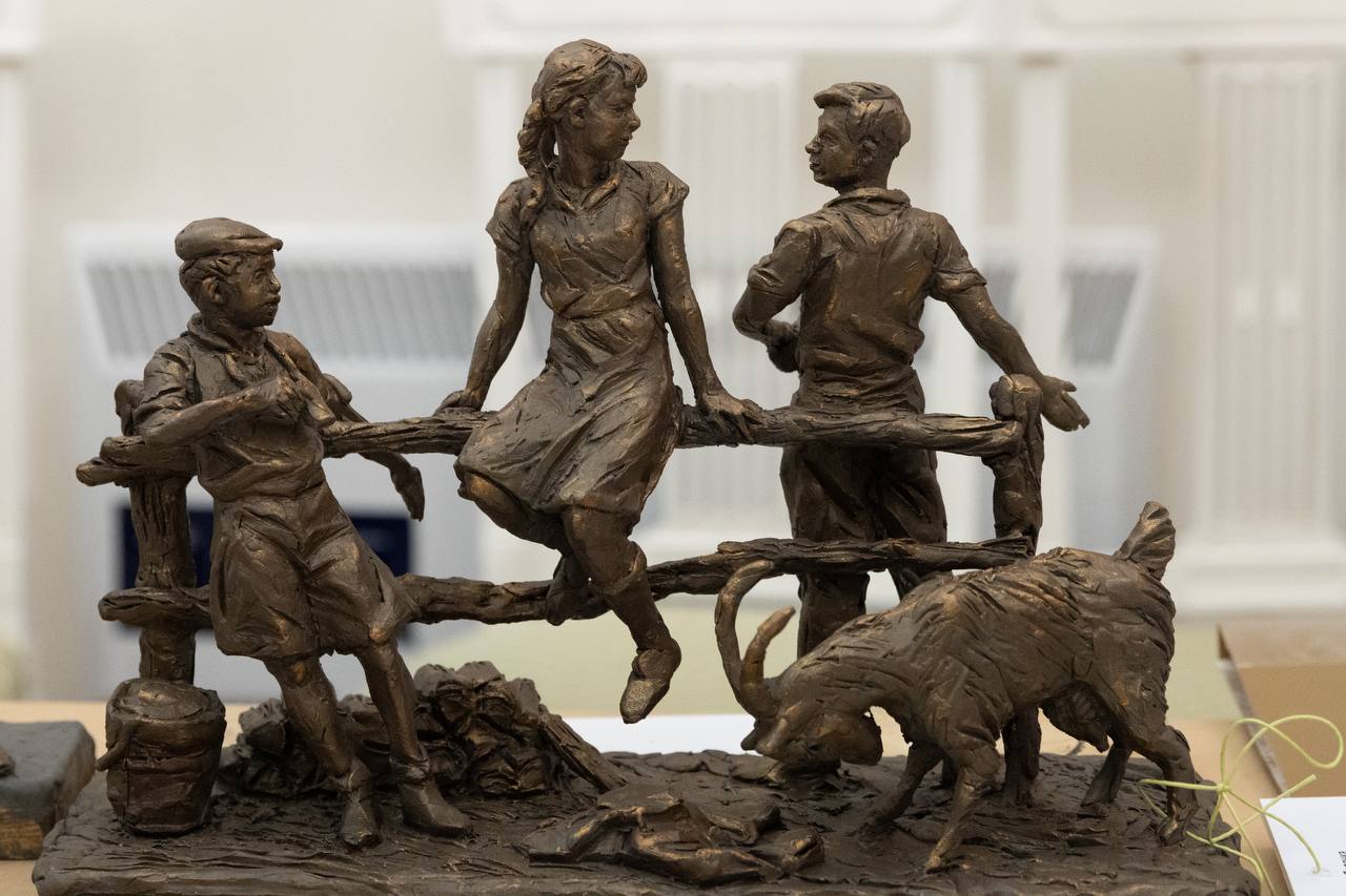 В Курске стартовало онлайн-голосование за лучший проект скульптурной композиции, посвященной Аркадию Гайдару и тимуровцам В Курске стартовало онлайн-голосование за лучший проект скульптурной композиции, посвященной Аркадию Гайдару и тимуровцам