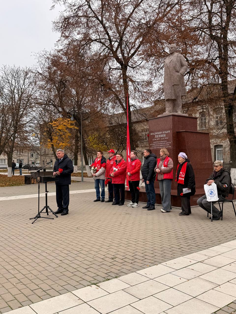 Игорь Глущенко: Сегодня в Обояни торжественно открыли памятник В. И. Ленину после реставрации Игорь Глущенко: Сегодня в Обояни торжественно открыли памятник В. И. Ленину после реставрации