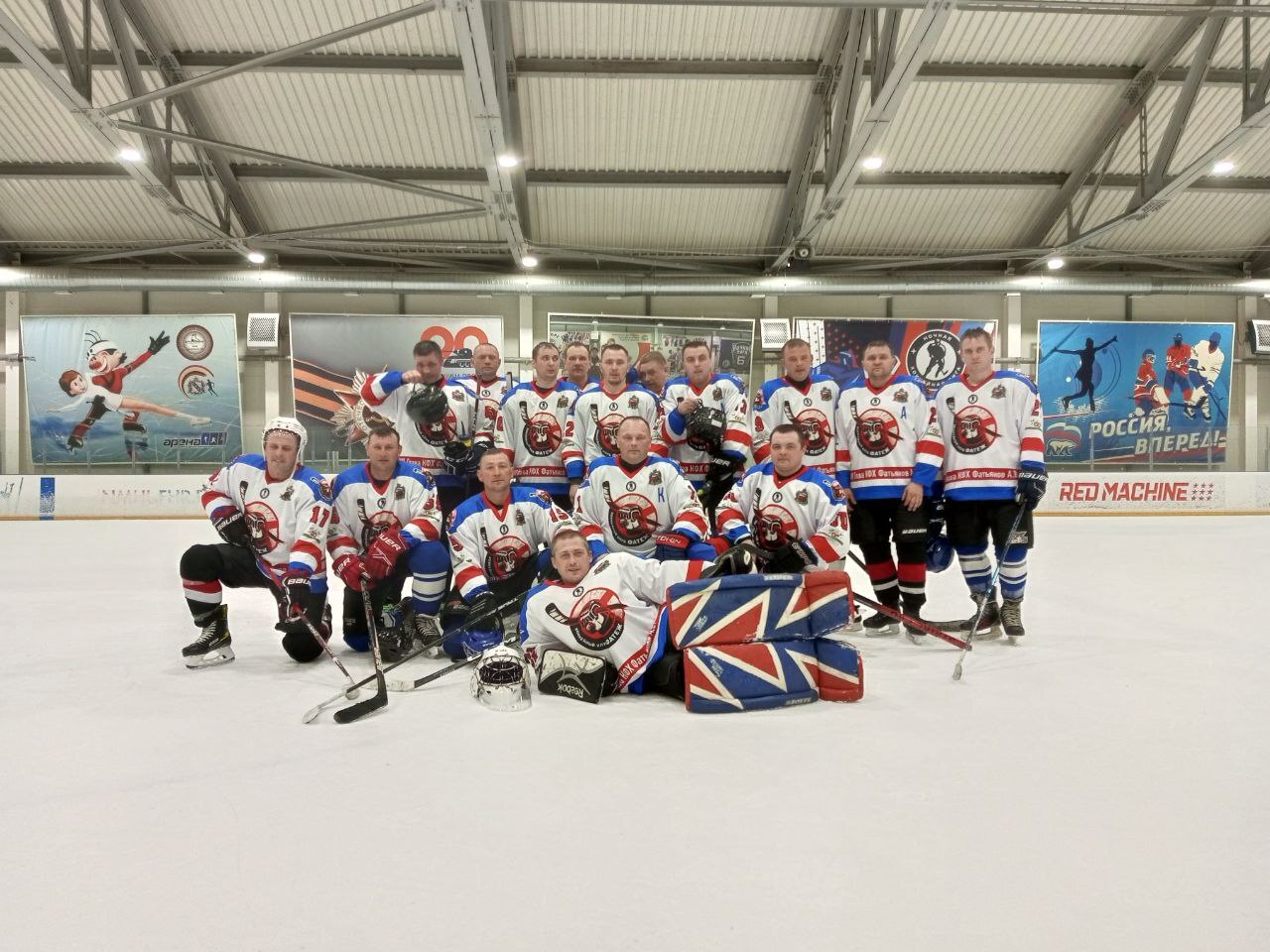 3 ноября 2025 года на ледовой арене "Юбилейный" собрались сильнейшие команды на хоккейном турнире, который стал настоящим праздником спорта и единения 3 ноября 2025 года на ледовой арене "Юбилейный" собрались сильнейшие команды на хоккейном турнире, который стал настоящим праздником спорта и единения