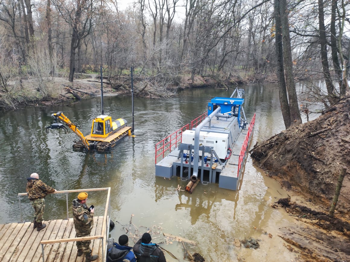 Земснаряд для расчистки Тускари наконец спустили на воду