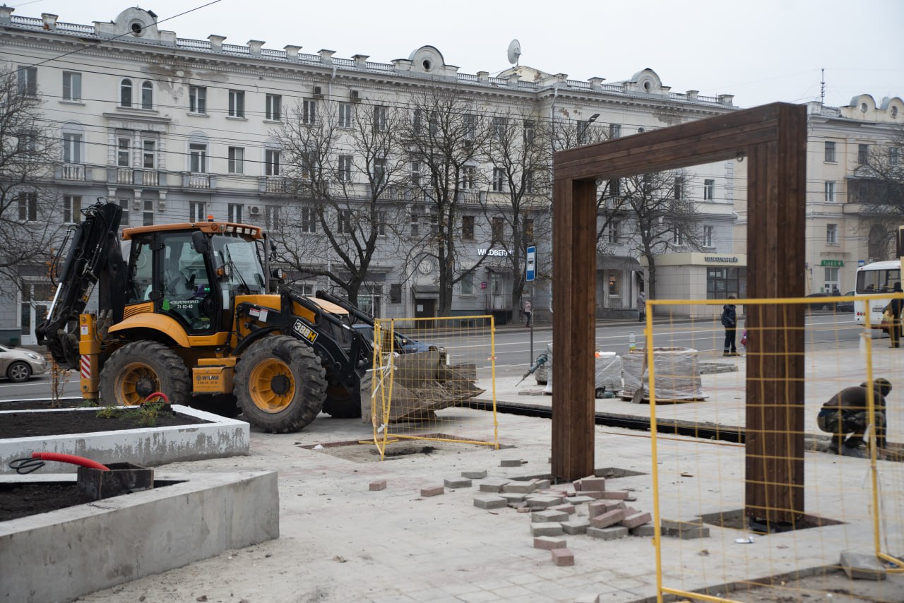 Долгожданное благоустройство сквера у «Куряночки» завершено на 81%