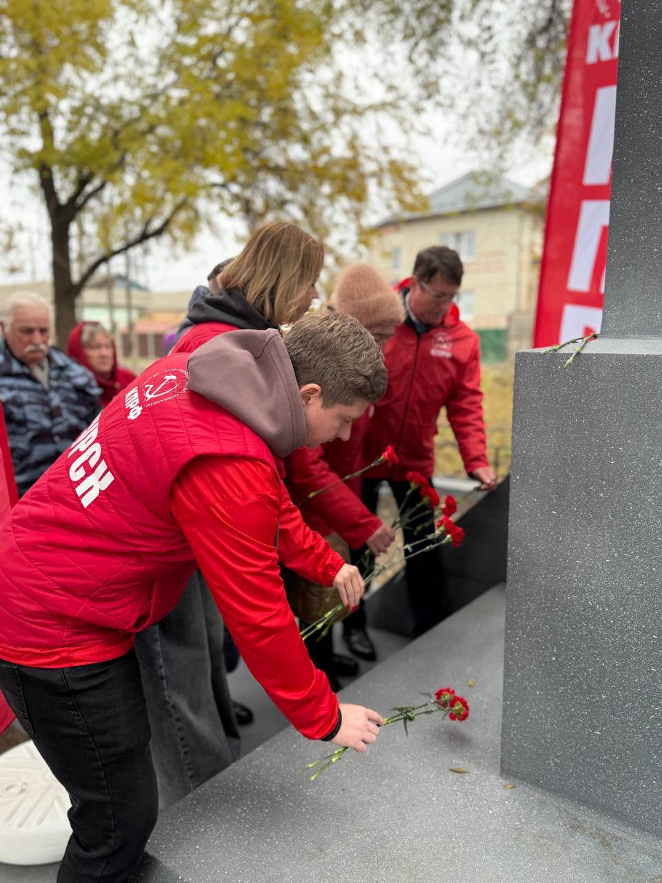 5 ноября состоялось торжественное открытие отремонтированного памятника В.И. Ленину 5 ноября состоялось торжественное открытие отремонтированного памятника В.И. Ленину