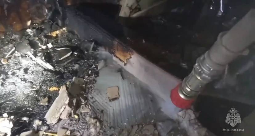 Пожарные спасли ребёнка из горящей квартиры в доме на Ленина Пожарные спасли ребёнка из горящей квартиры в доме на Ленина