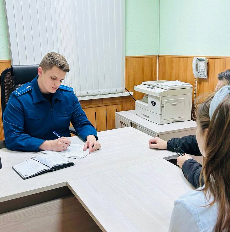 Прокуратура требует взыскать ущерб, причиненный пенсионерке в результате мошеннических действий