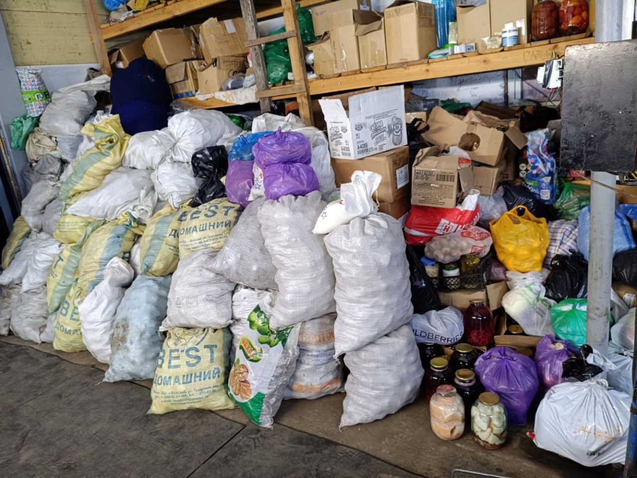 Неравнодушные жители Фатежского района передали гуманитарную помощь для наших десантников, сражающихся в зоне СВО Неравнодушные жители Фатежского района передали гуманитарную помощь для наших десантников, сражающихся в зоне СВО