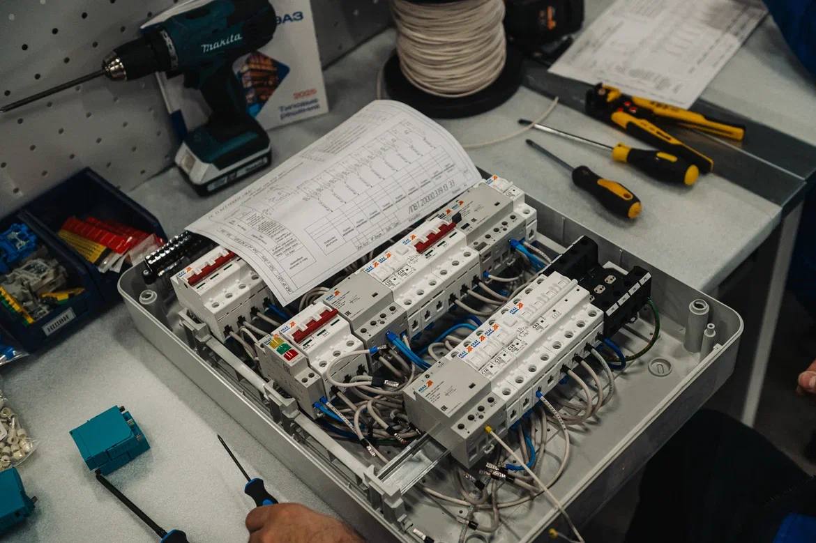 Александр Хинштейн: 80 лет успешной работы, непрерывного развития и созидательного труда Александр Хинштейн: 80 лет успешной работы, непрерывного развития и созидательного труда