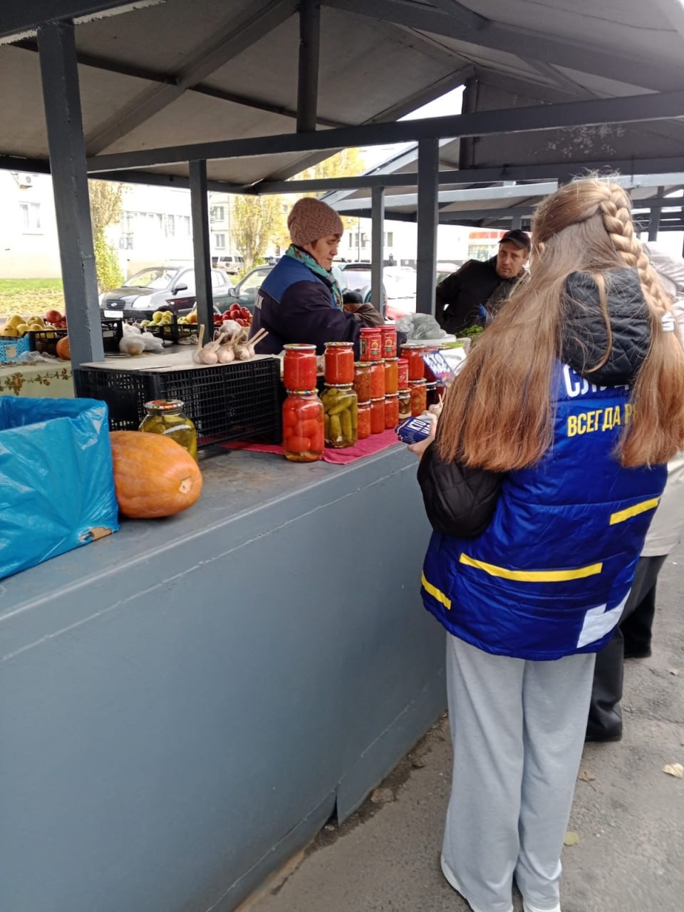 Активисты ЛДПР ведут живой диалог с гражданами Активисты ЛДПР ведут живой диалог с гражданами