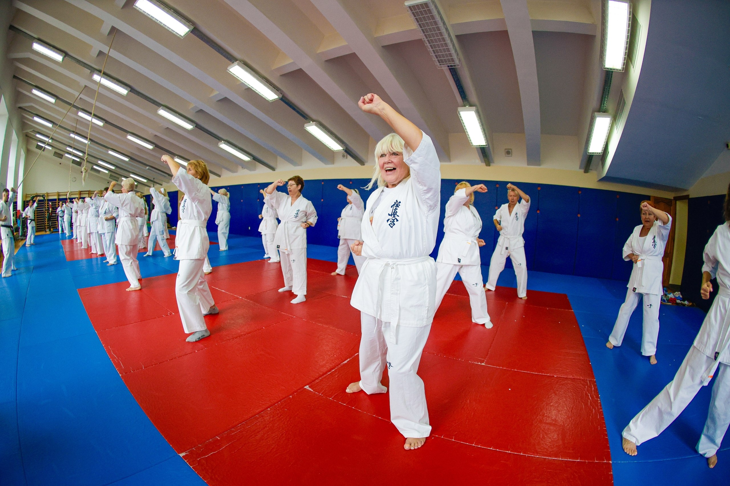 Участники проекта "Курское долголетие", занимающиеся киокусинкай, сдали квалификационный экзамен на ученические степени Участники проекта "Курское долголетие", занимающиеся киокусинкай, сдали квалификационный экзамен на ученические степени